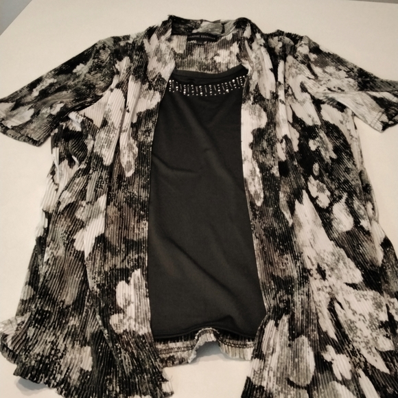 Ladies fooler top with rhinestone detailing, size L - Picture 6 of 7